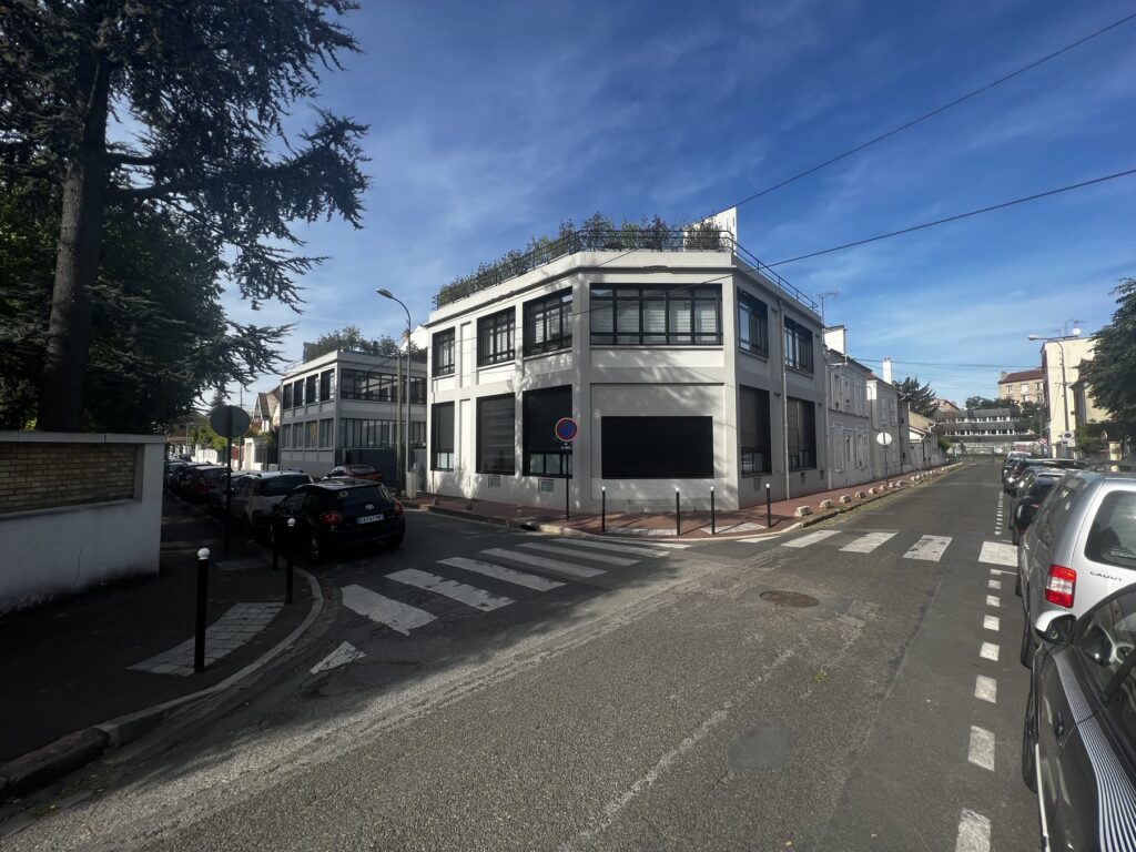 Apartment building, Saint-Maur, France — exterior view