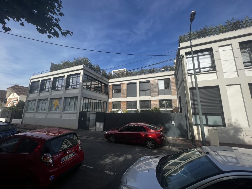 Apartment building, Saint-Maur, France — side façade