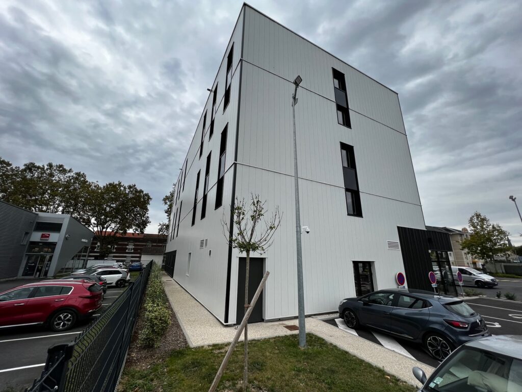 B&B HOTEL, Épinay-sur-Seine, France — exterior view