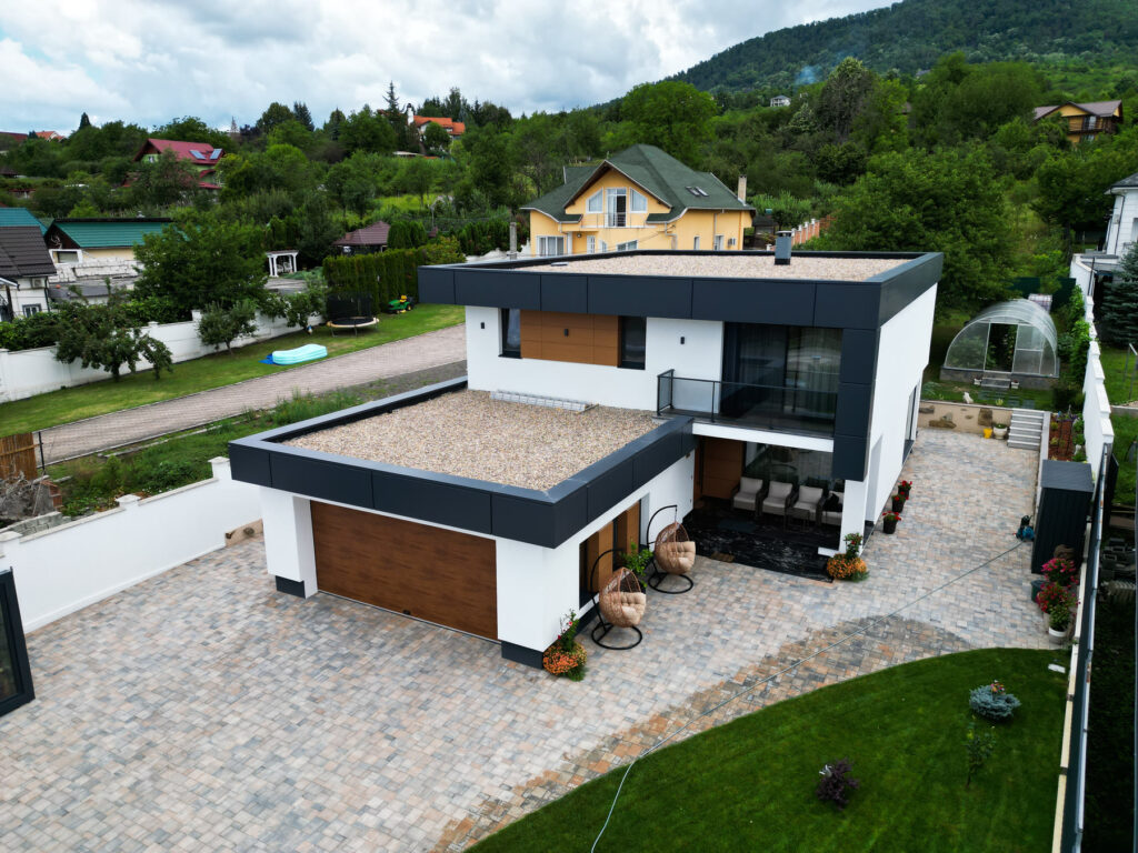 Detached house — exterior view