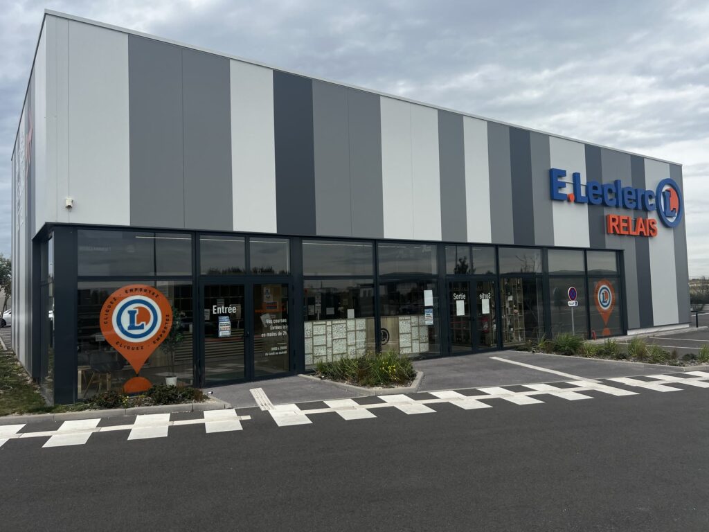 E.Leclerc Relais, Épinay-sur-Seine, France — glazed façade