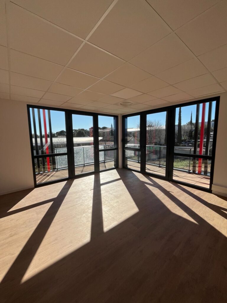 Retail complex, La Seyne-sur-Mer, France — interior space