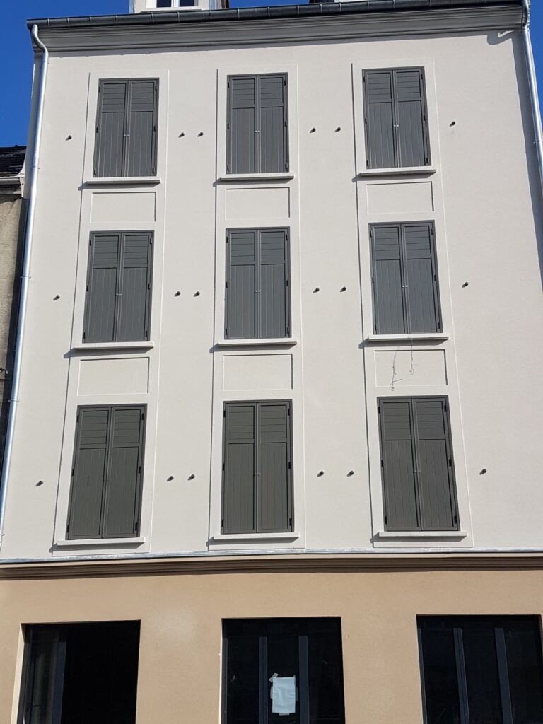 Imobil de locuințe, Meaux, Franța — fațadă